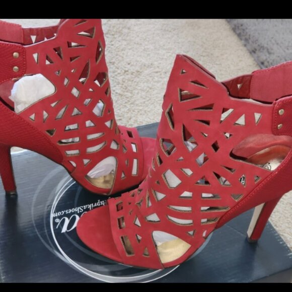 Unique Red Cutout Heels Size 7.5 - Picture 4 of 6
